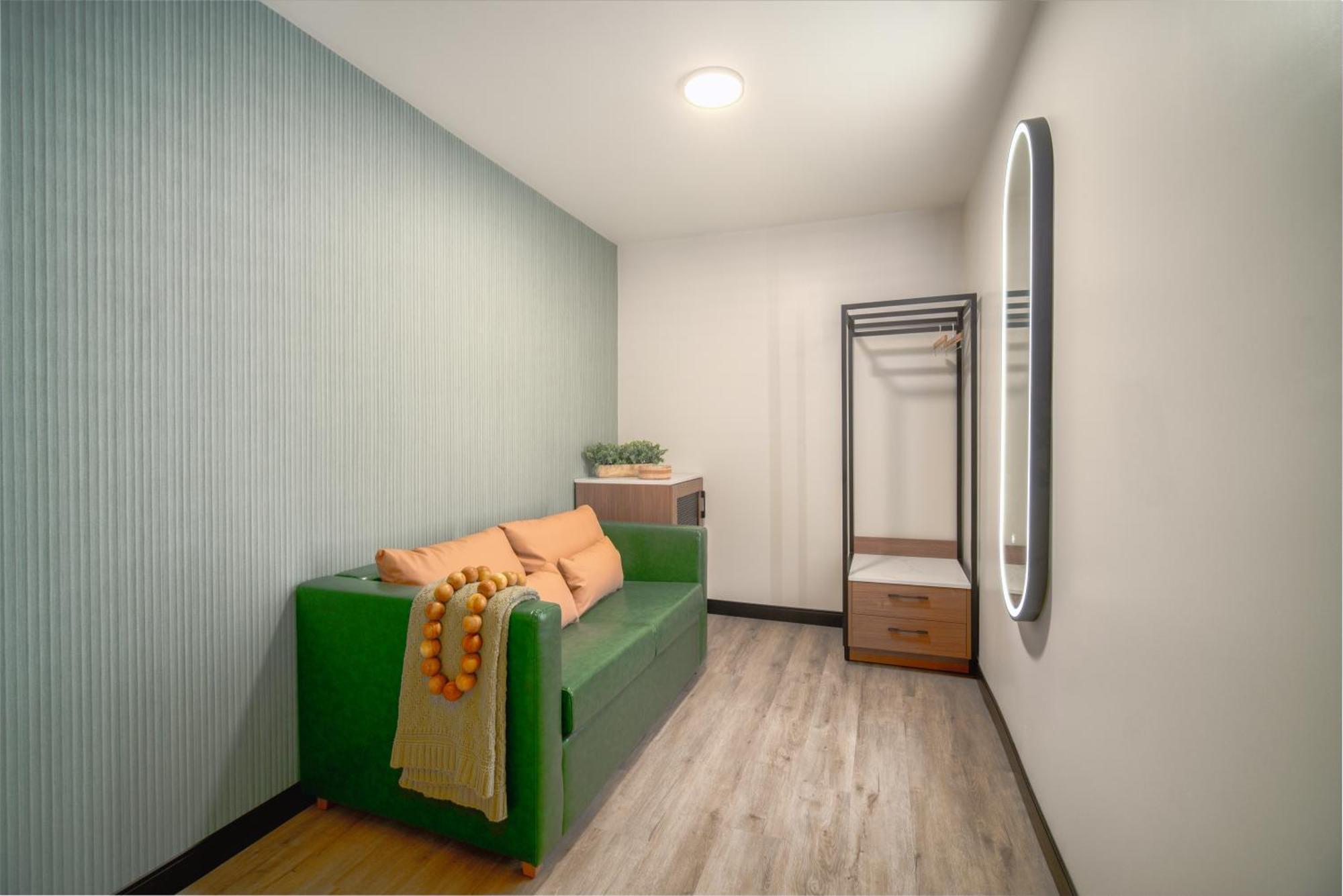 Lyfe & By Aga- North Hollywood Universal Hotel 3*