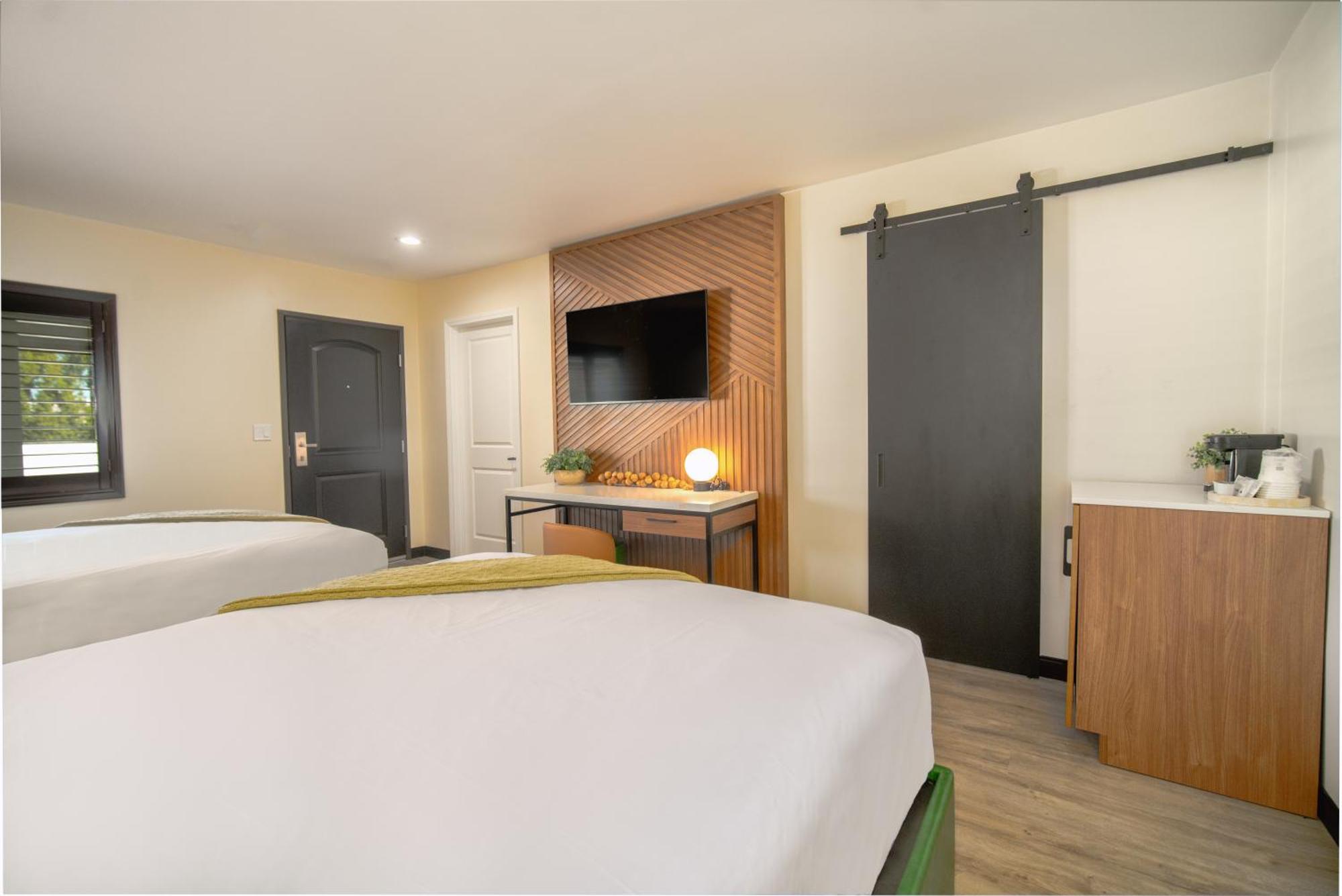 Lyfe & By Aga- North Hollywood Universal 3*