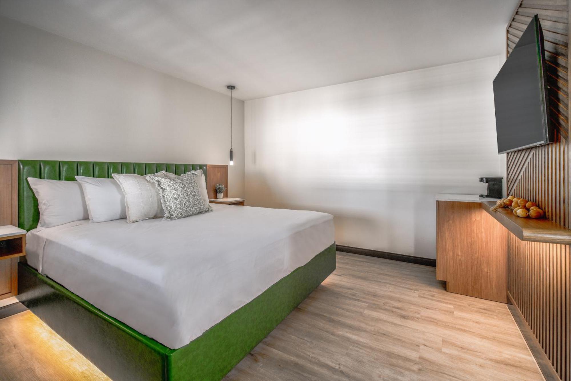 Lyfe & By Aga- North Hollywood Universal 3*