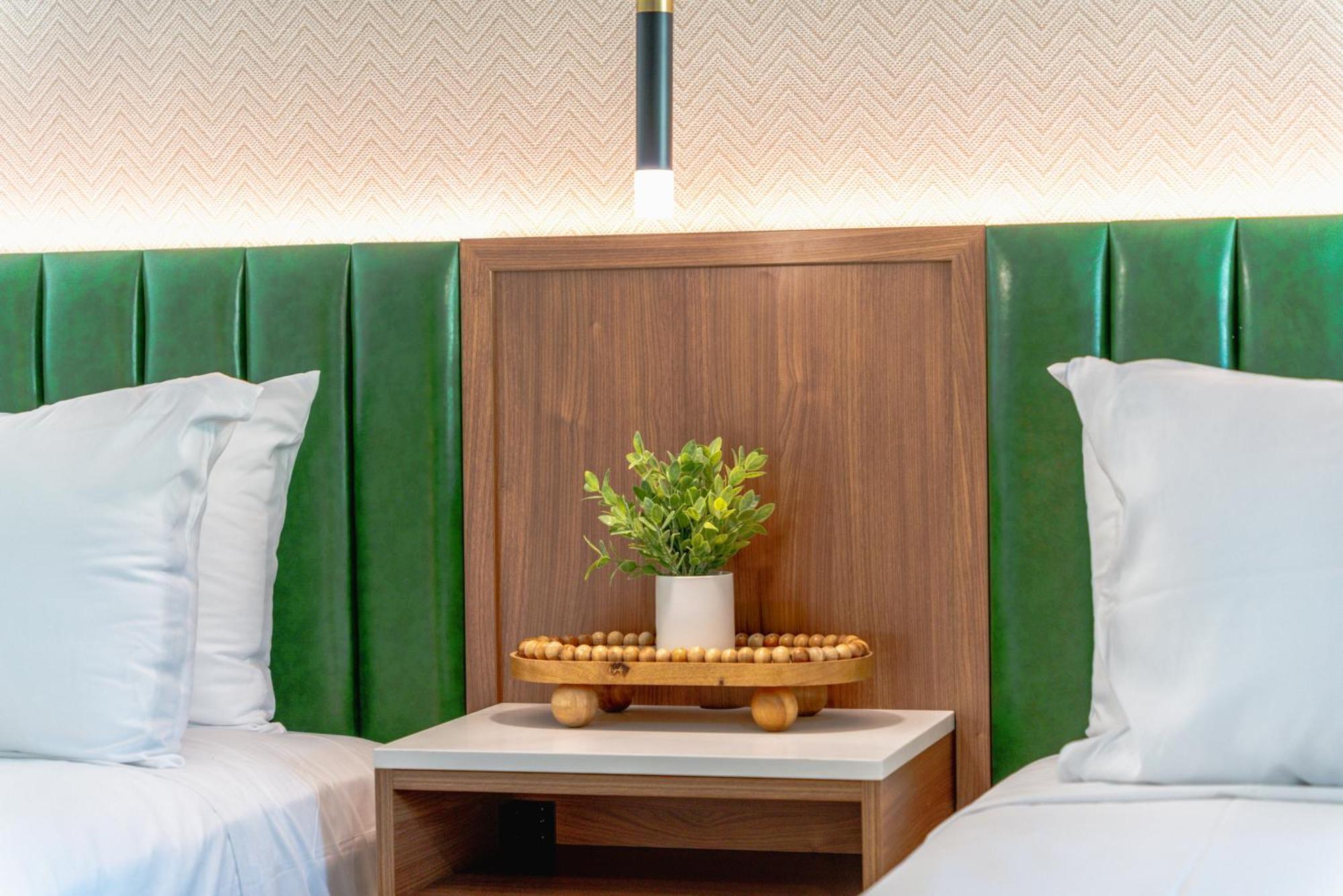 Lyfe & By Aga- North Hollywood Universal 3* Los Angeles