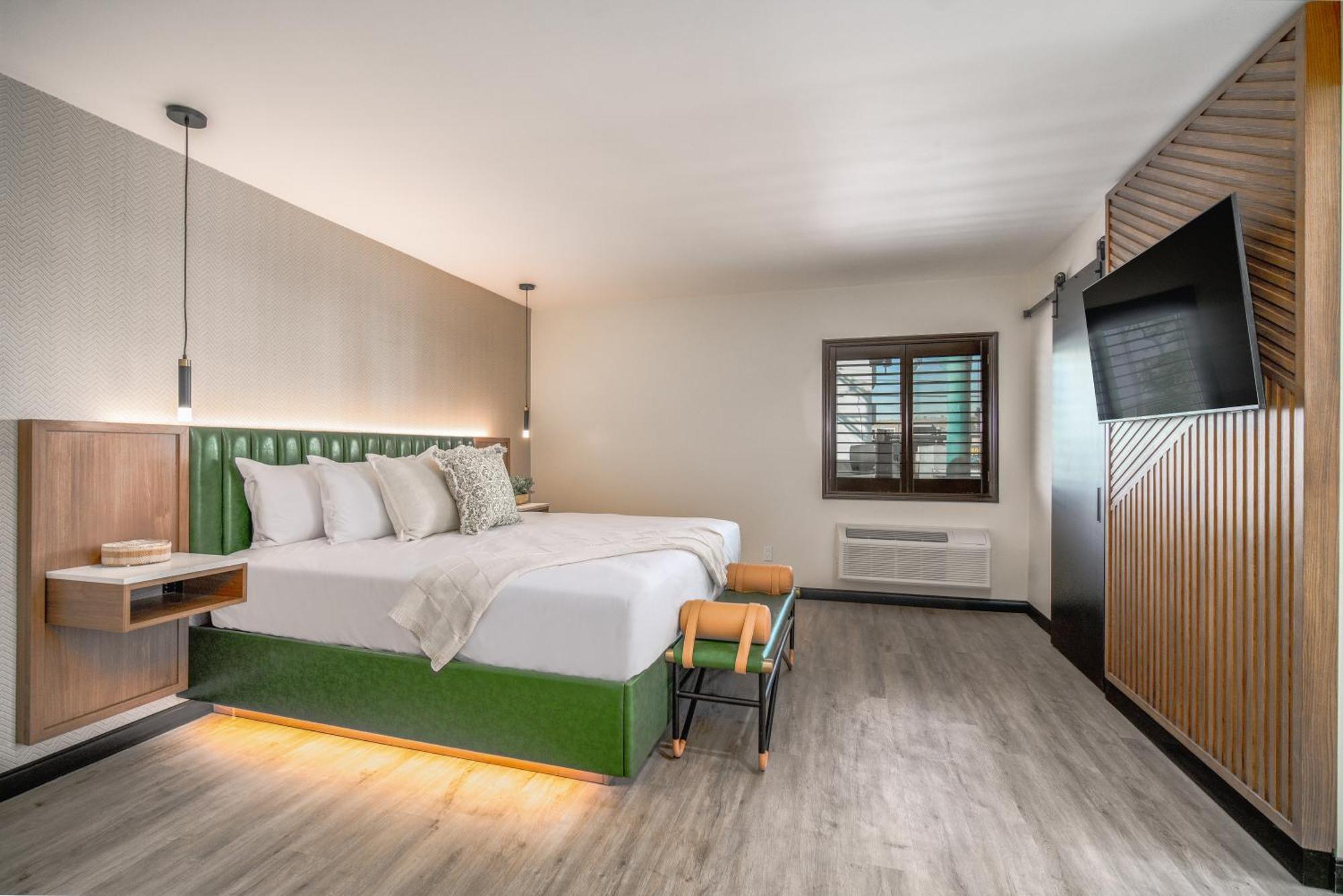 Hotel Lyfe & By Aga- North Hollywood Universal Los Angeles