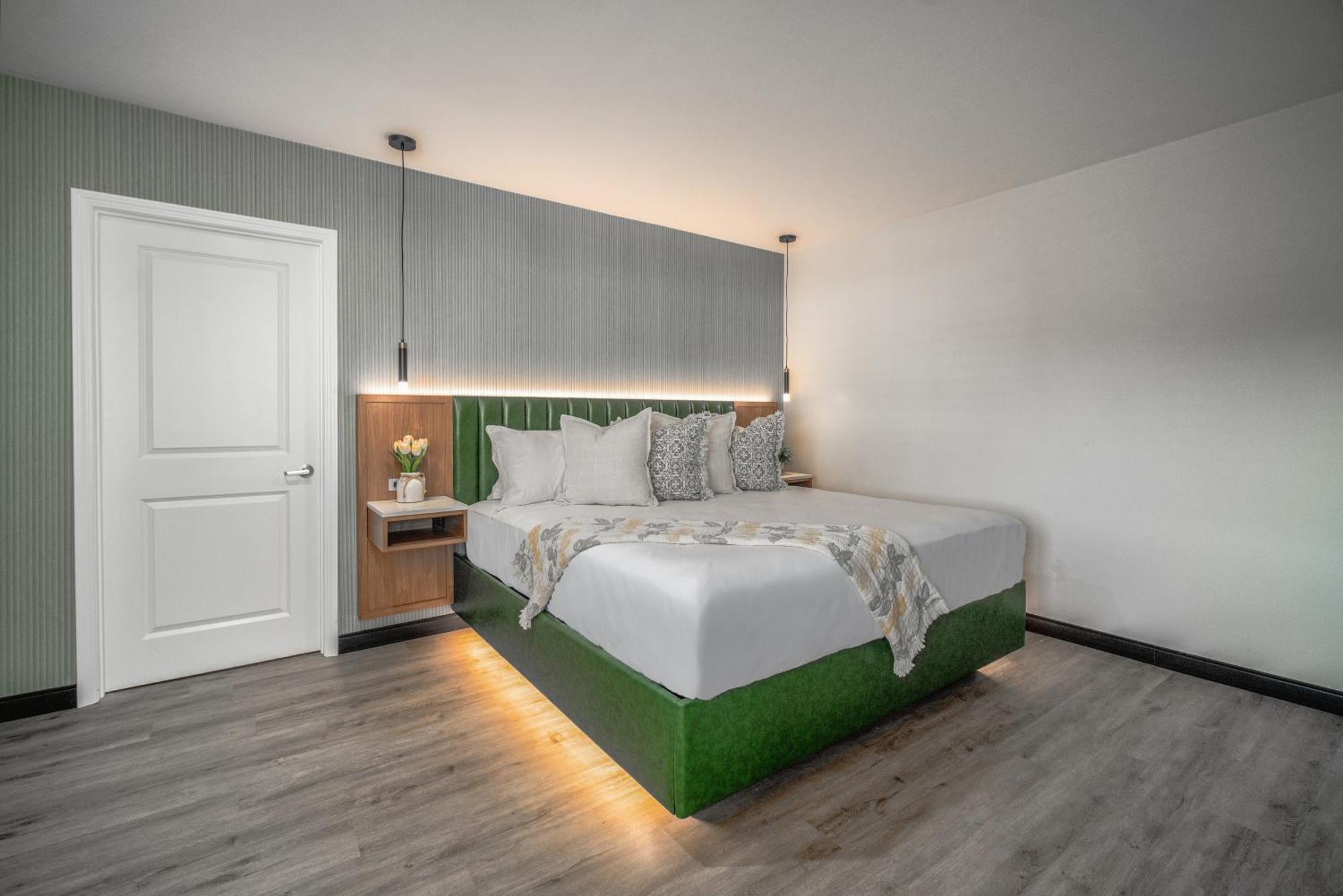 Lyfe & By Aga- North Hollywood Universal 3* Los Angeles