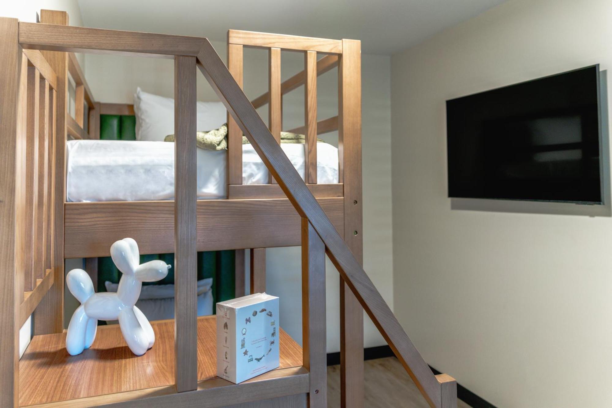 Hotel Lyfe & By Aga- North Hollywood Universal Los Angeles